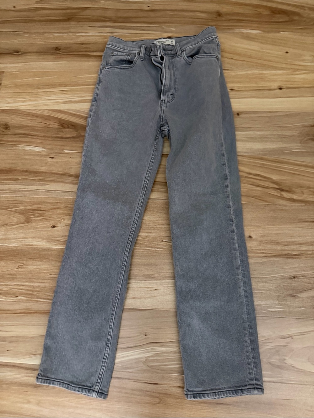 Abercrombie Ultra High Rise Ankle Jeans. Size 26.